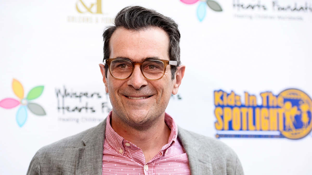 Caption: Ty Burrell Smiling During An Interview Wallpaper