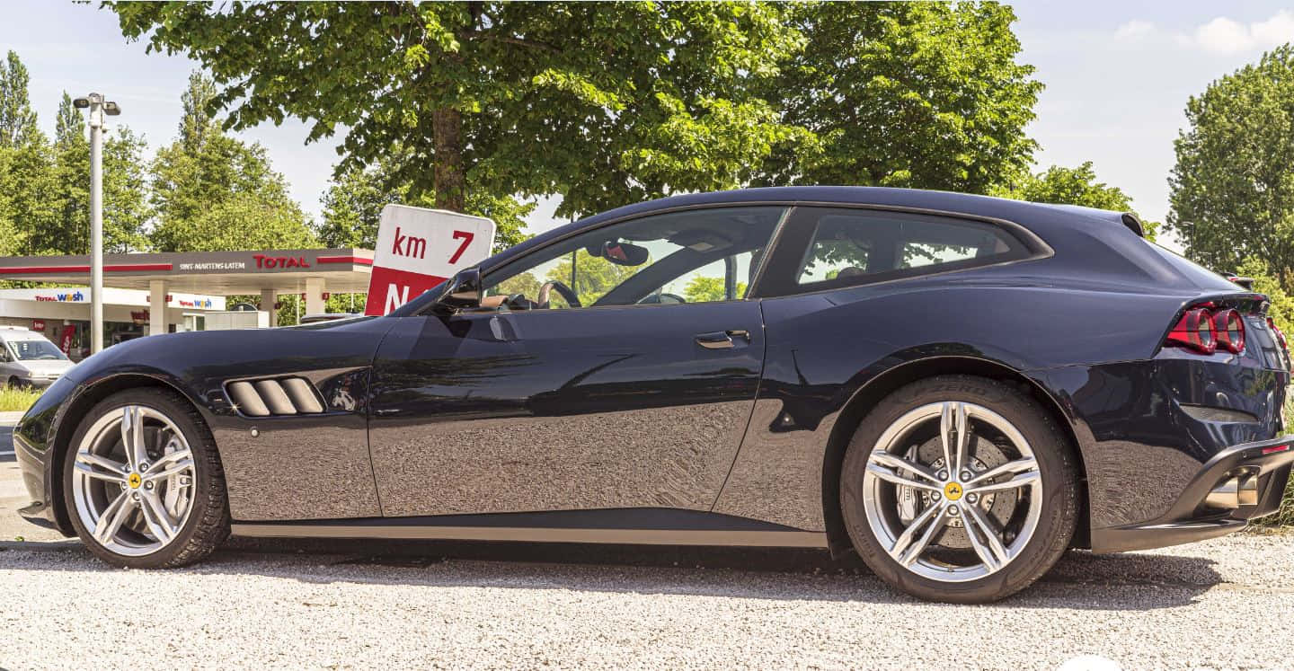 Captivating Ferrari Gtc4lusso In Speed And Elegance Wallpaper