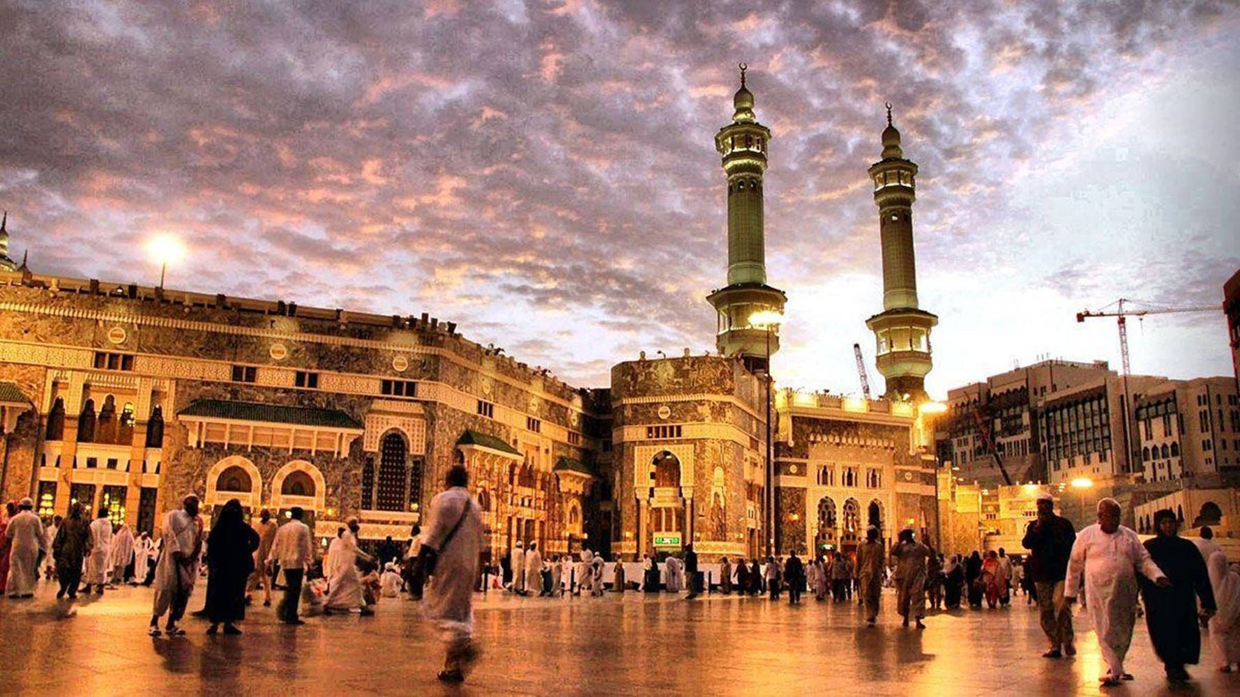 Captivating Golden Lights At Masjid Al Haram, Makkah Hd Wallpaper