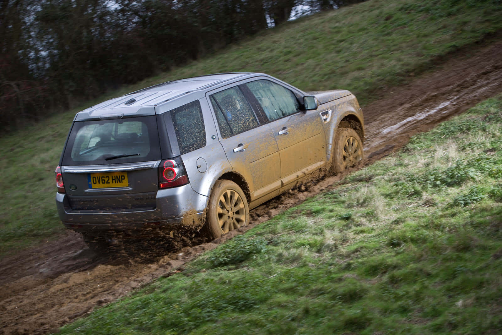 Captivating Land Rover Freelander On A Breathtaking Adventure Wallpaper