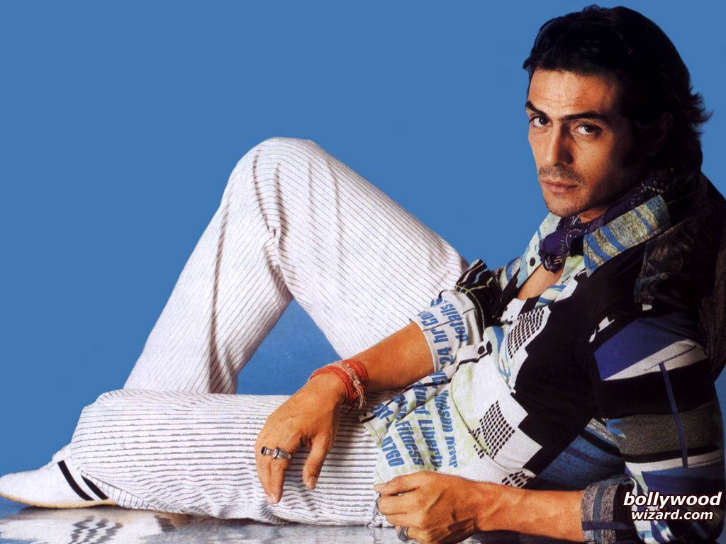 Captivating Look Of Arjun Rampal Wallpaper