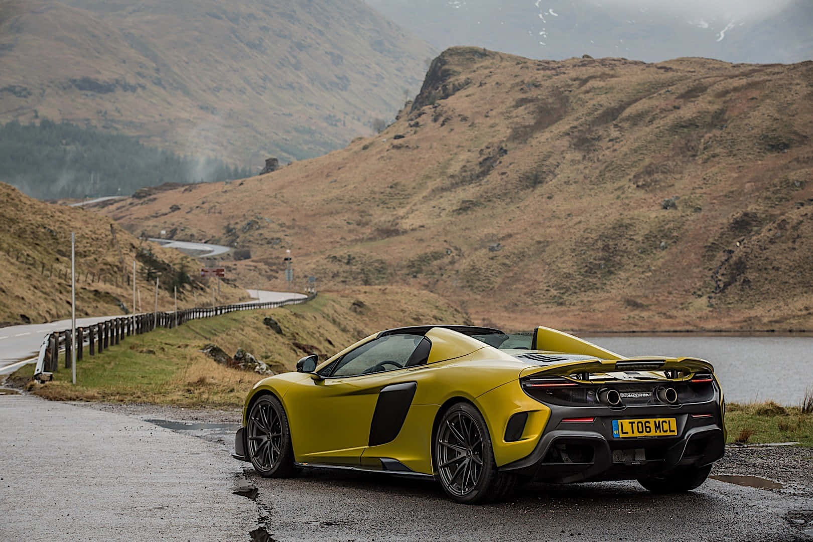 Captivating Mclaren 675lt Spider In Action Wallpaper