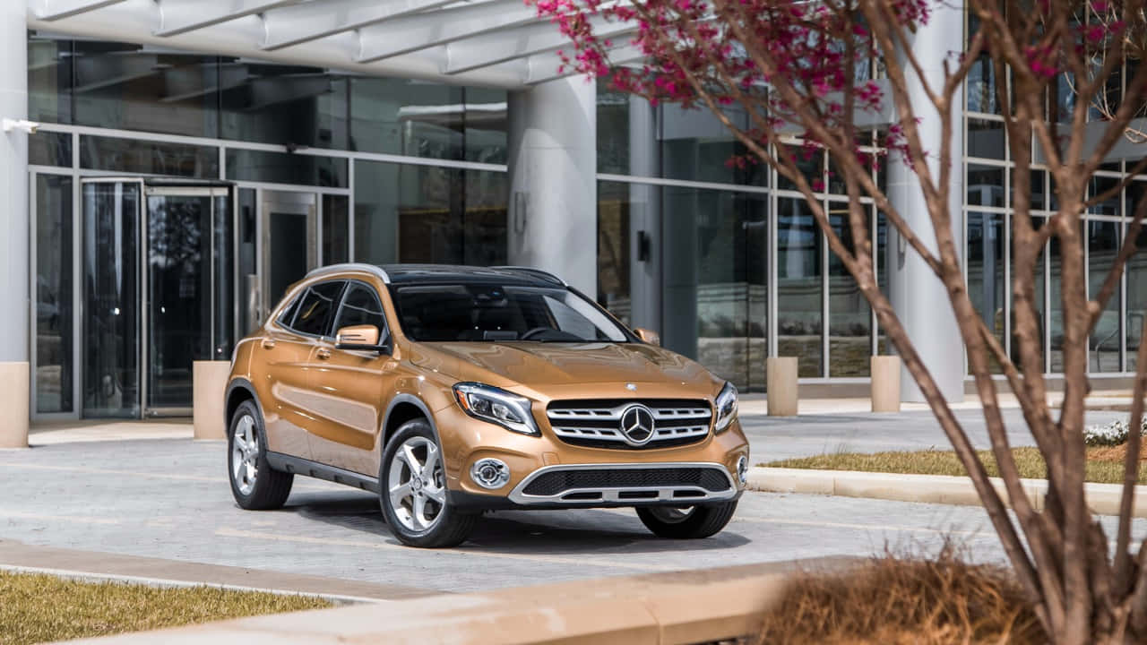 Captivating Mercedes Benz Gla-class In Action Wallpaper