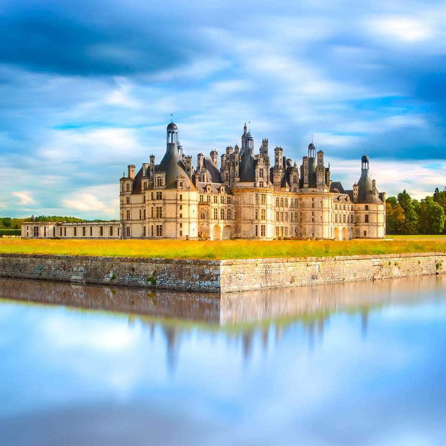 Captivating Shot Of The Majestic Chateau De Chambord Wallpaper