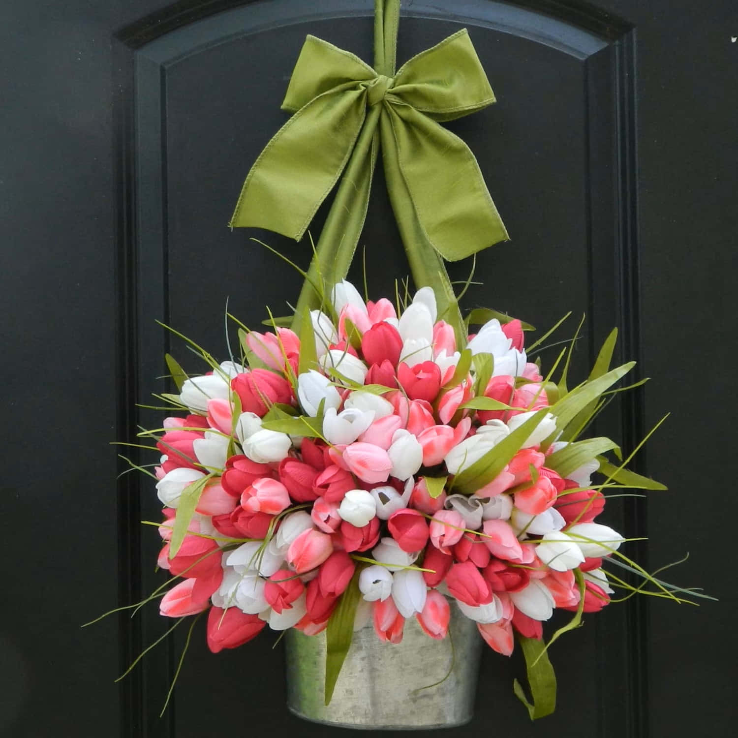 Captivating Spring Wreath On A Rustic Wooden Door Wallpaper