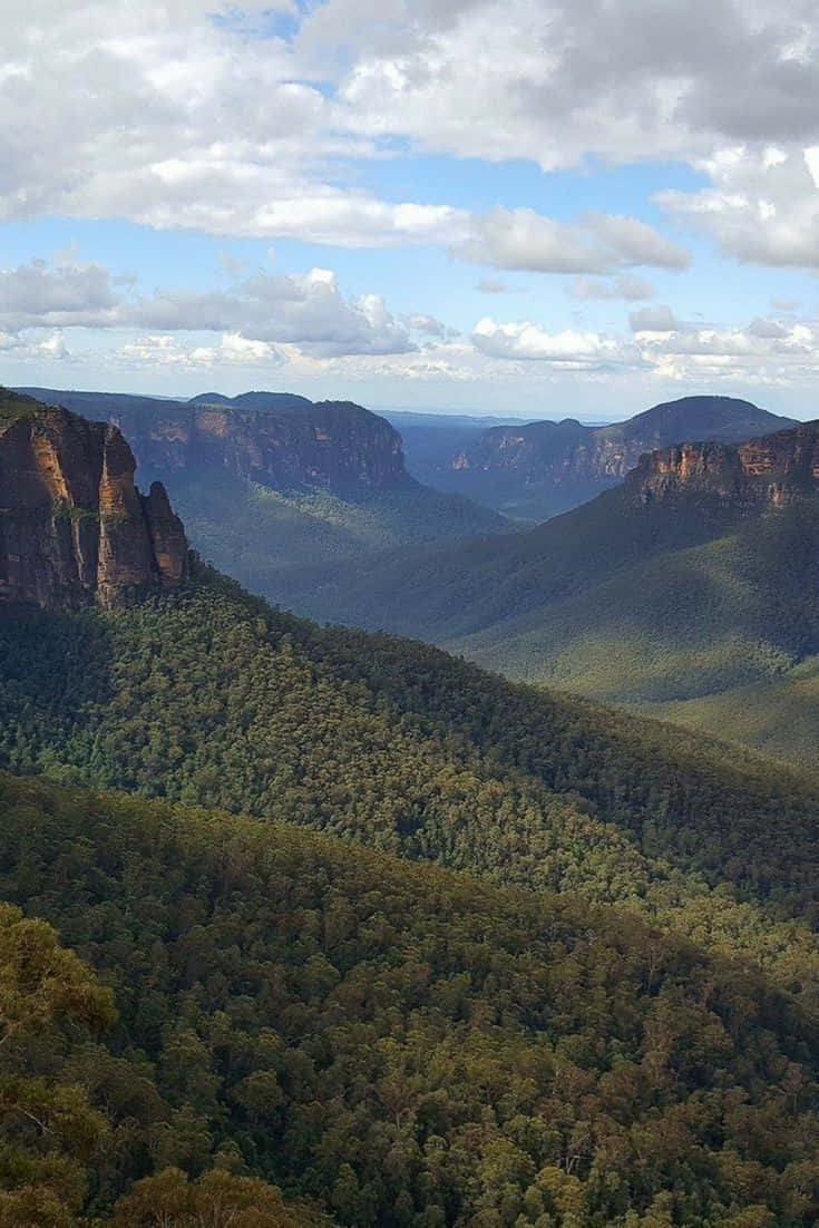 Captivating Sunrise Over The Blue Mountains Wallpaper