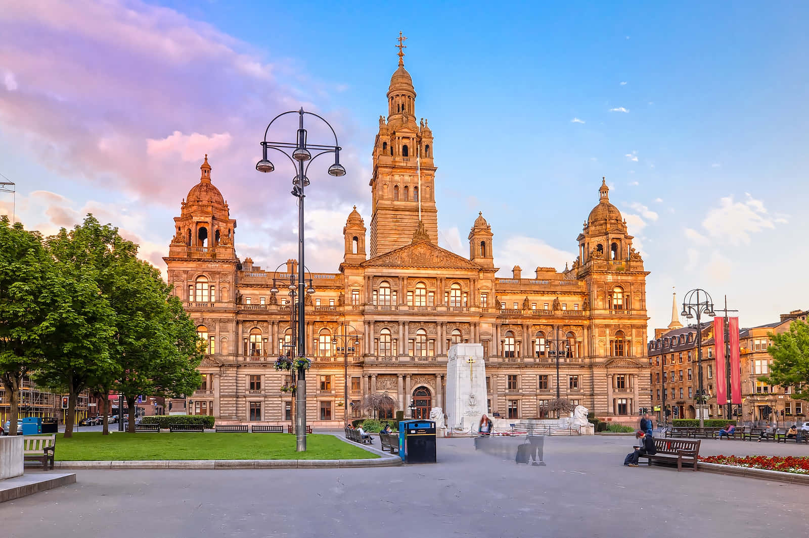 Captivating Twilight At Glasgow City Centre Wallpaper