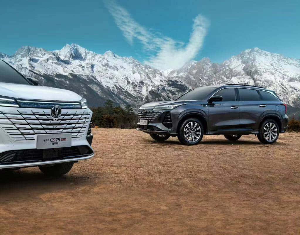 Changan Cs75 Plus S U Vs Mountain Backdrop Wallpaper