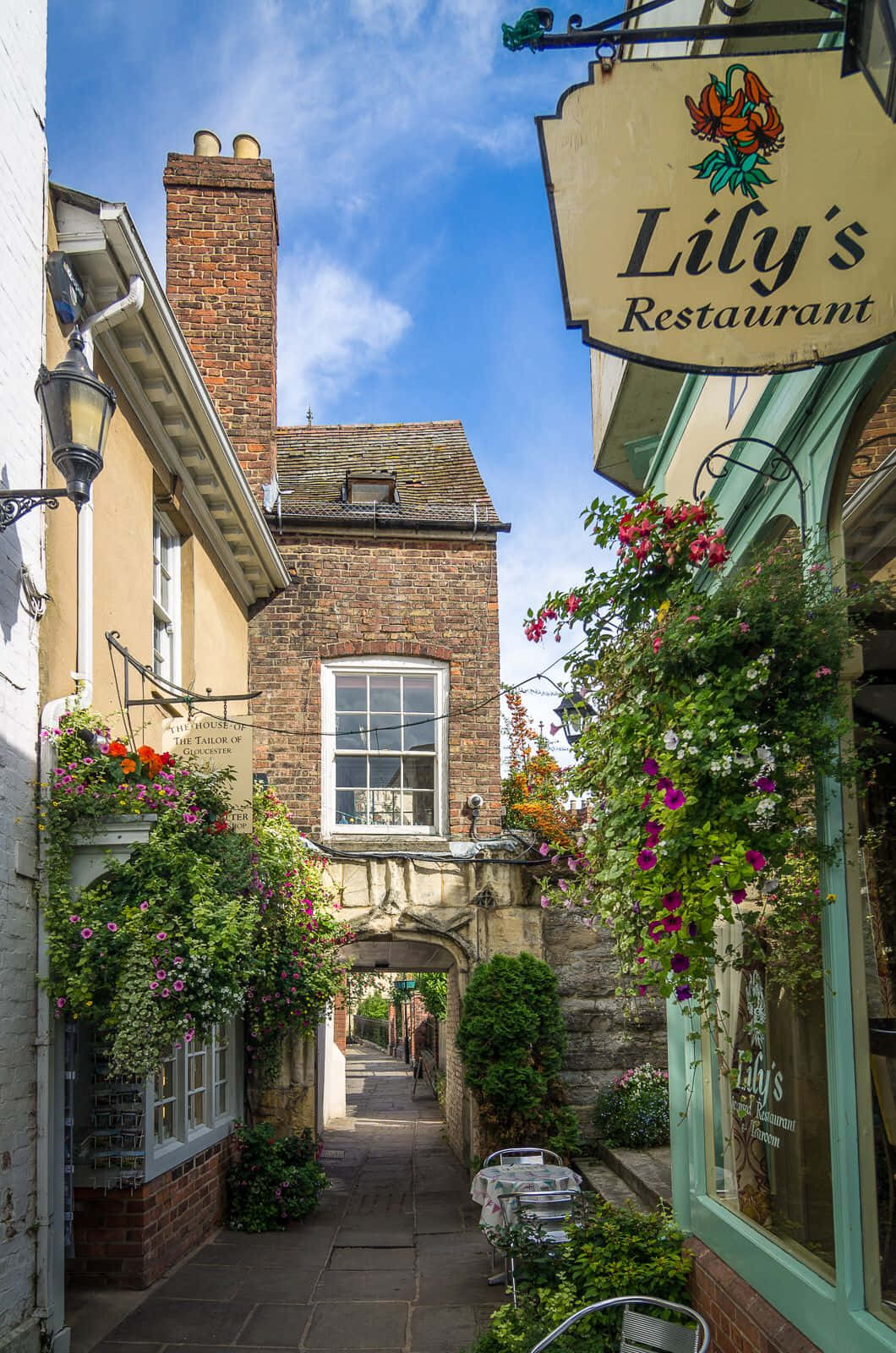 Charming Alleyway Gloucester U K Wallpaper