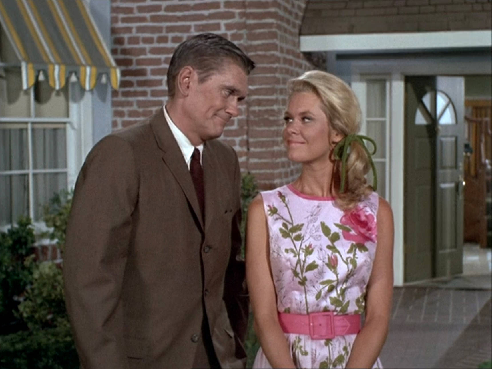 Charming Couple From Bewitched Tv Show Wallpaper