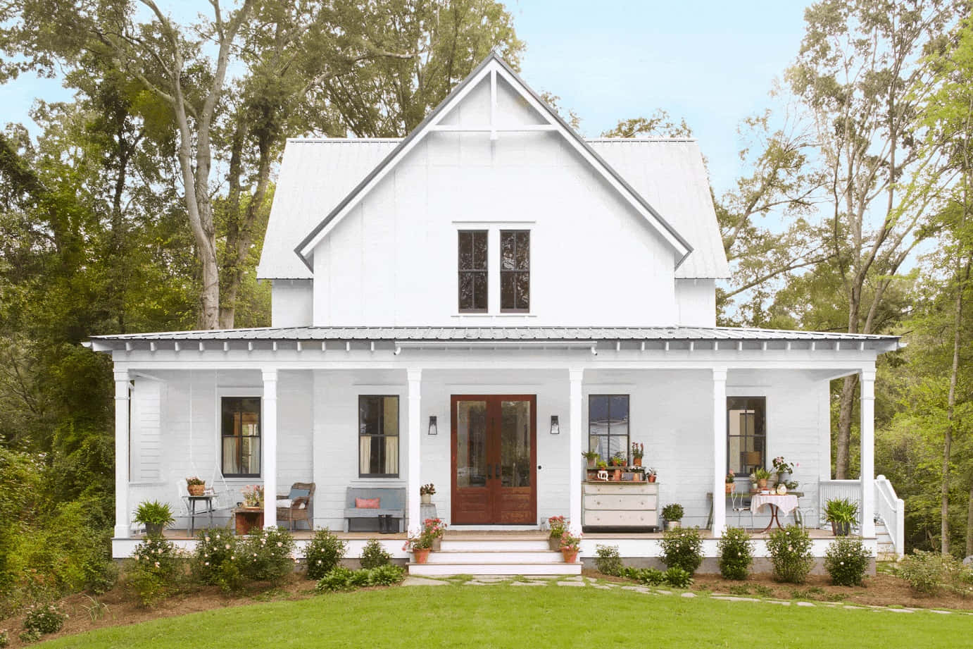 Charming Modern Farmhouse Exterior Wallpaper