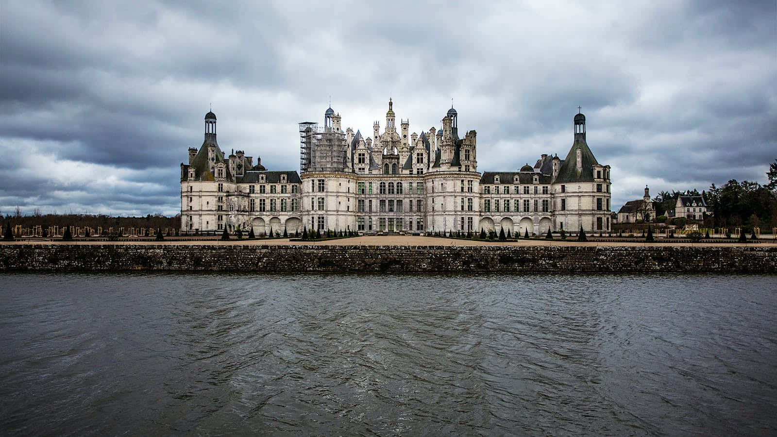 Chateau De Chambord Low Contrast Photography Wallpaper