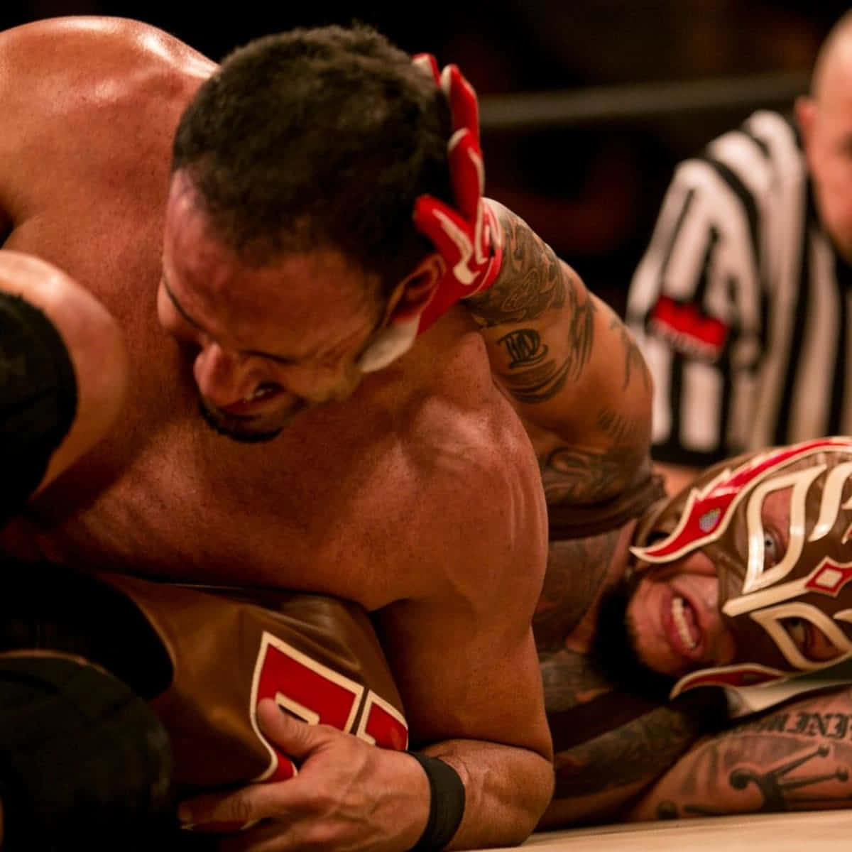 Chavo Guerrero Against Rey Mysterio Wallpaper