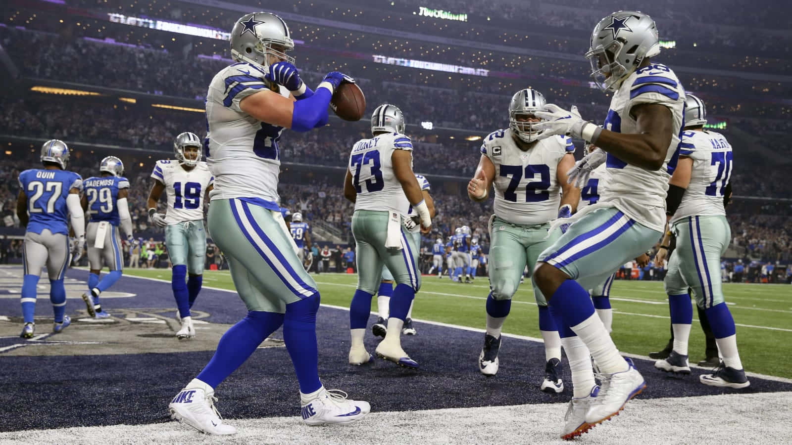 Check Out Some Of The Top Dallas Cowboy Players Wallpaper