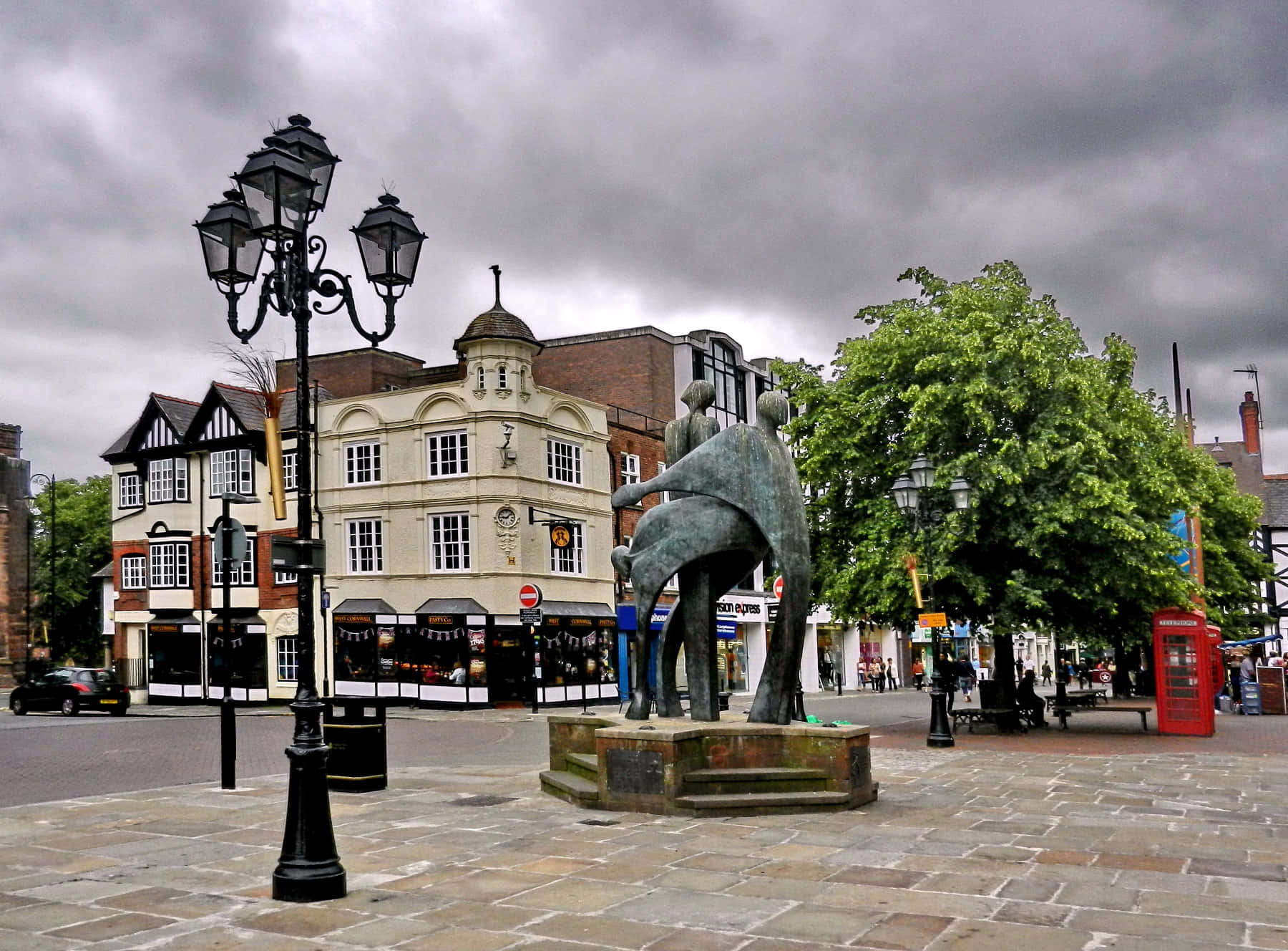 Chester City Centre Statueand Architecture Wallpaper