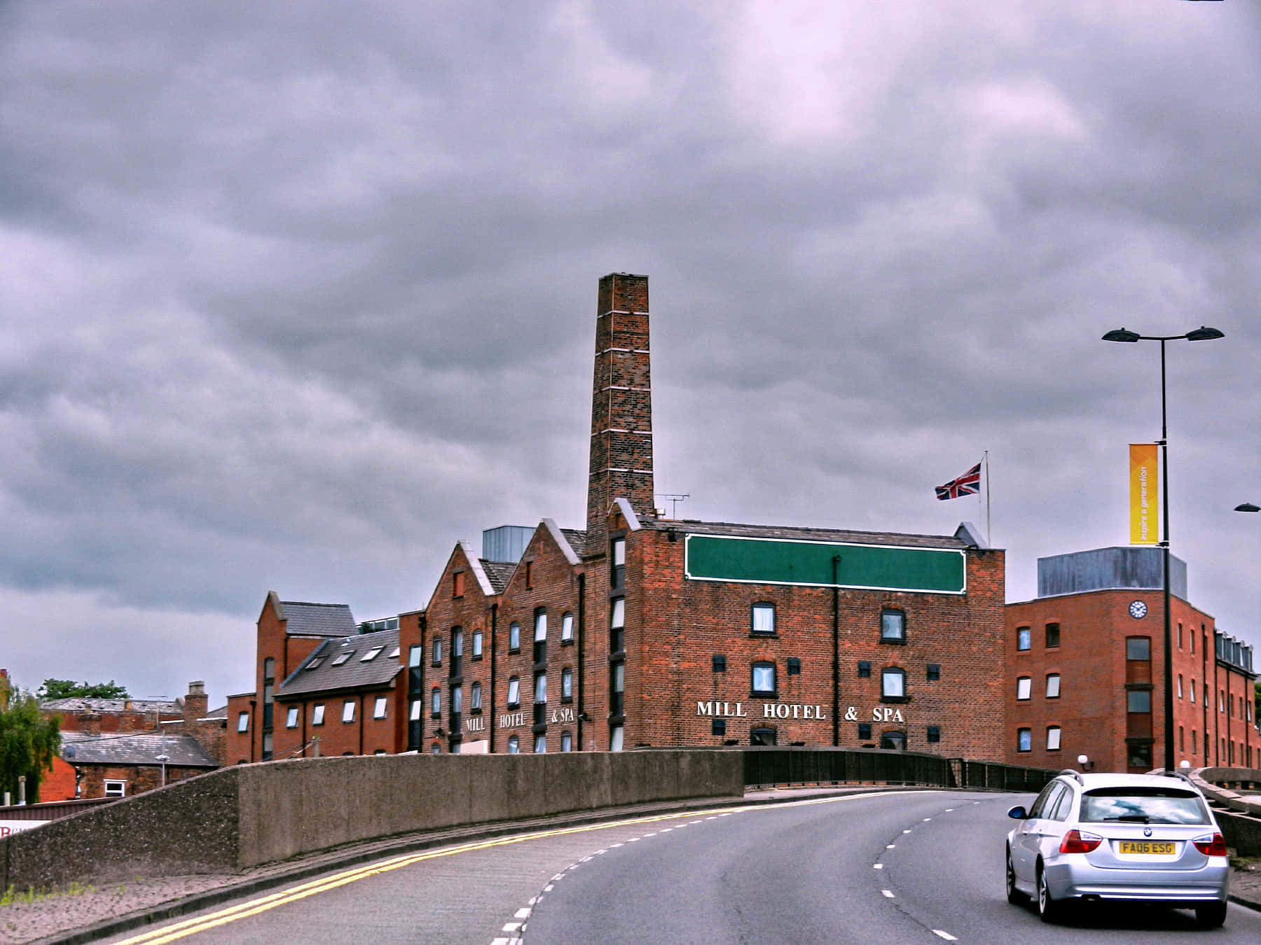 Chester Mill Hoteland Spa Under Cloudy Skies Wallpaper