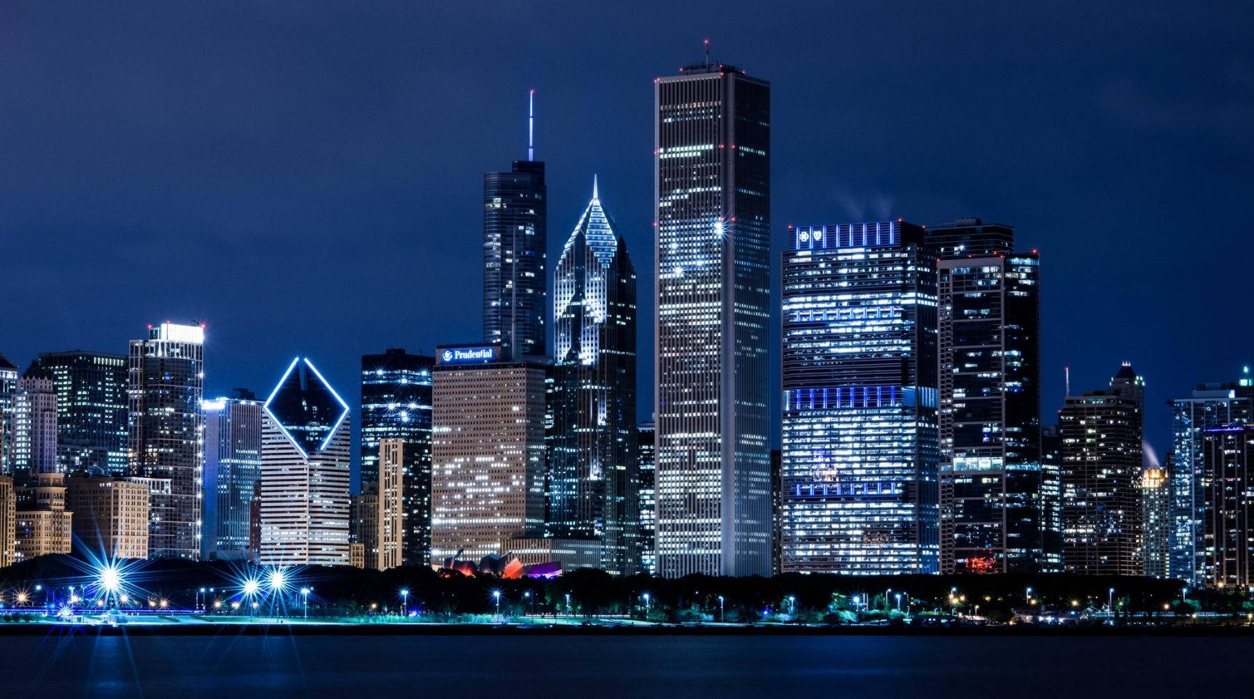 Chicago Illinois' Night Skyline Photo Wallpaper