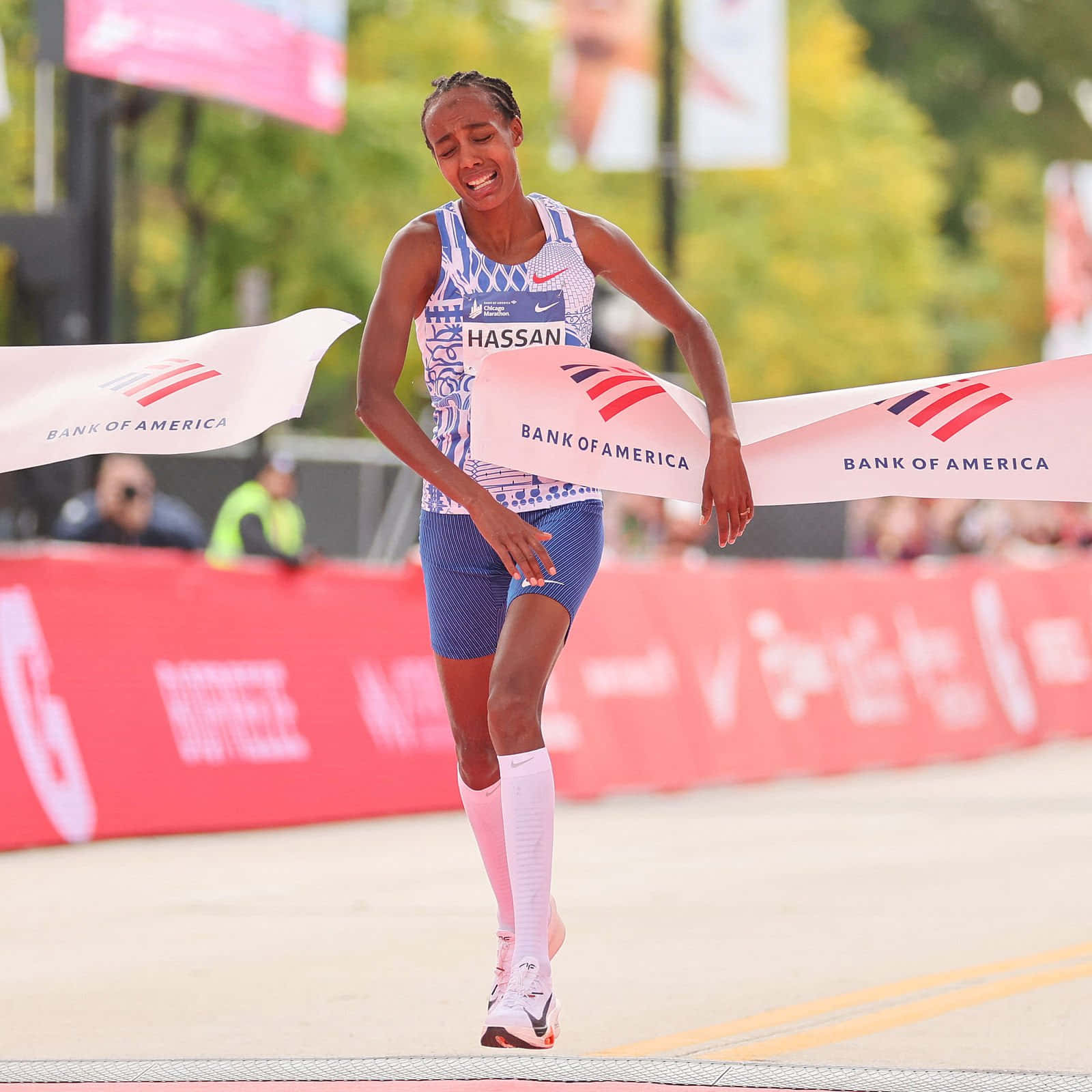 Chicago Marathon Finish Line Triumph Wallpaper