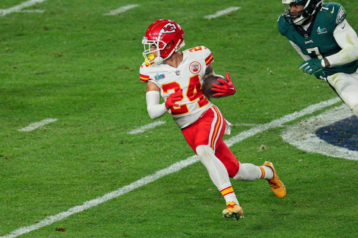 Chiefs Player Action Run Wallpaper