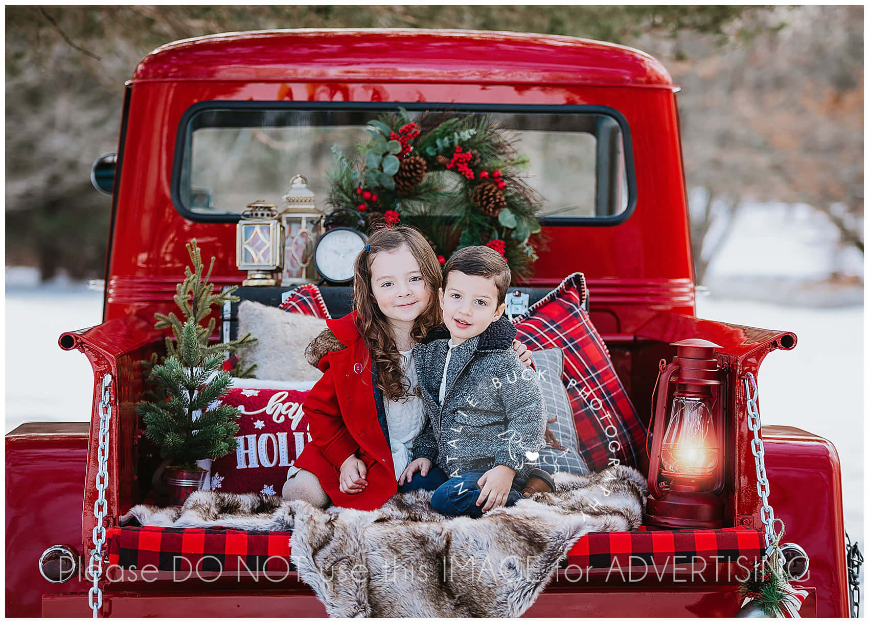 Christmas Comes To Town With A Vintage Truck! Wallpaper