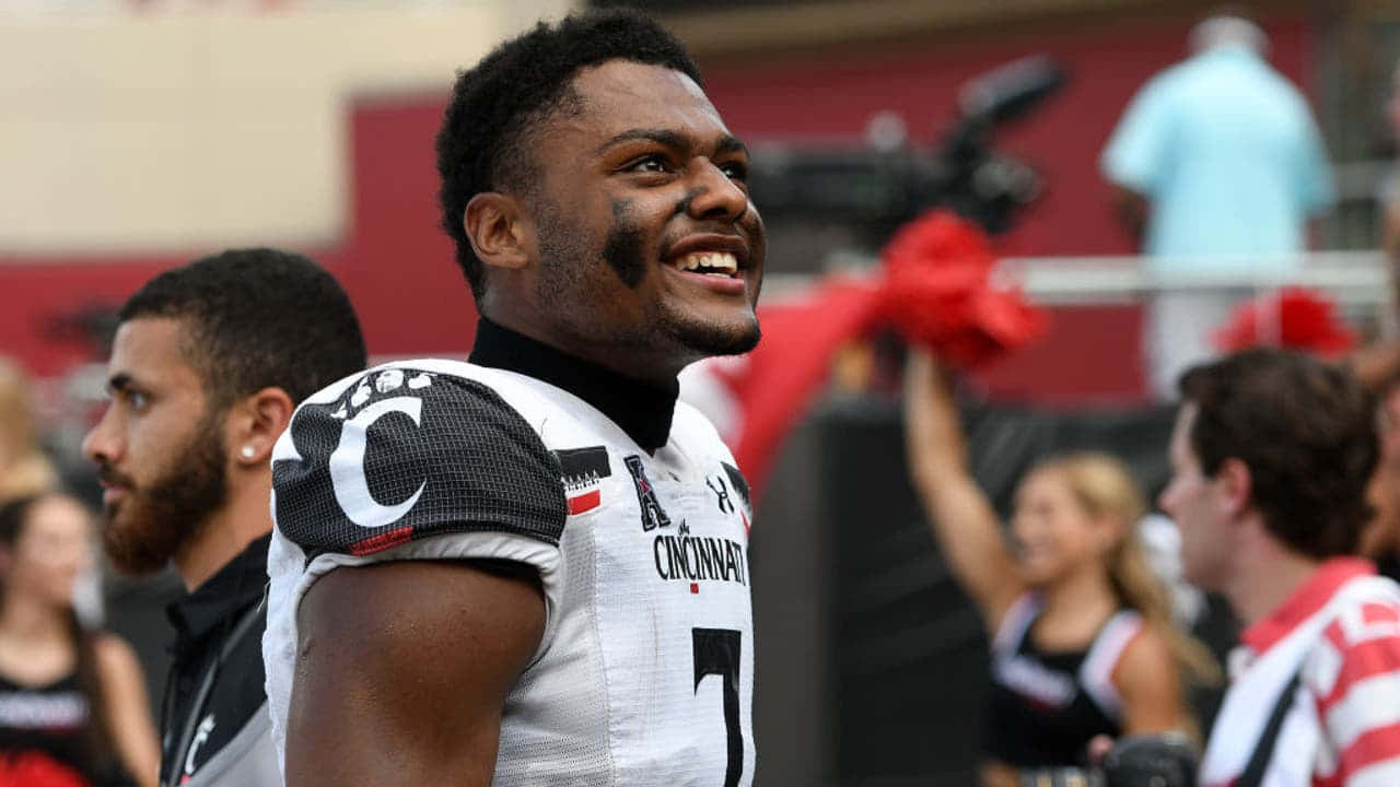 Cincinnati Football Player Smiling Wallpaper