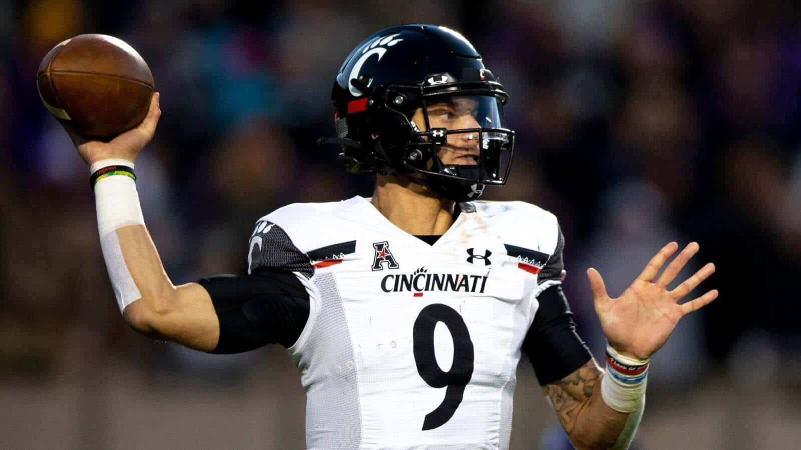 Cincinnati Quarterback Action Shot Wallpaper