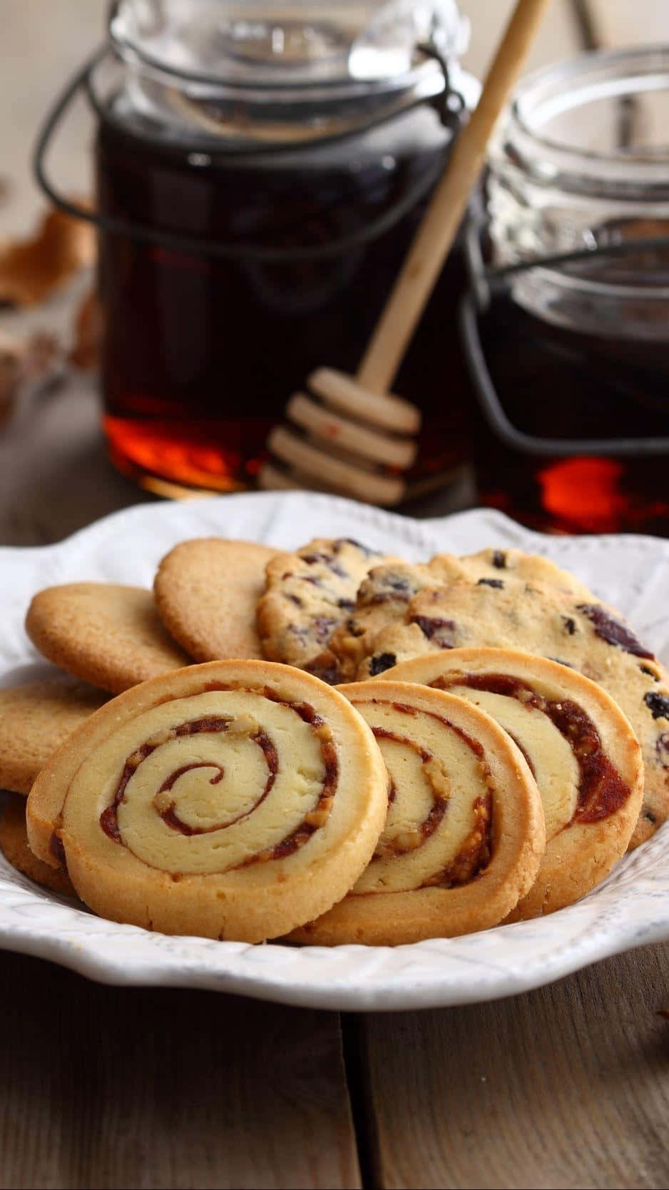 Cinnamon Swirl Cookieswith Honey Wallpaper