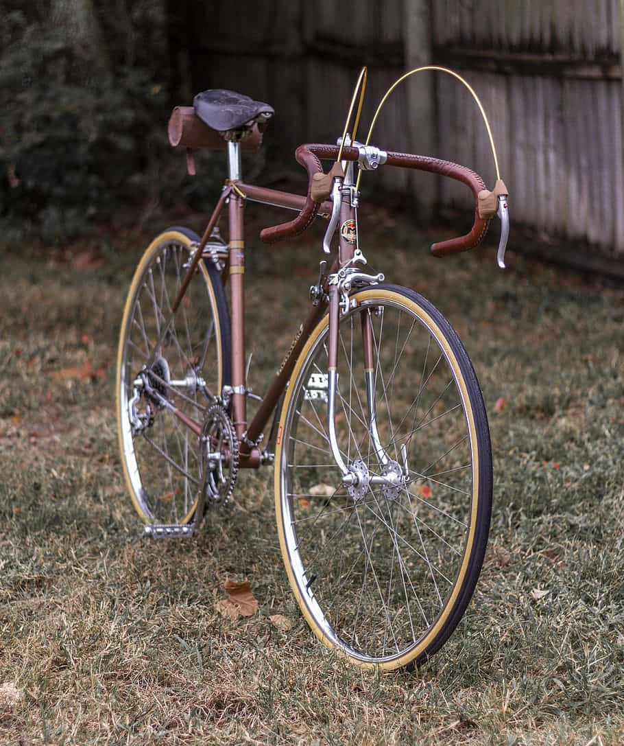 Classic Brown Vintage Bicycle Outdoors Wallpaper