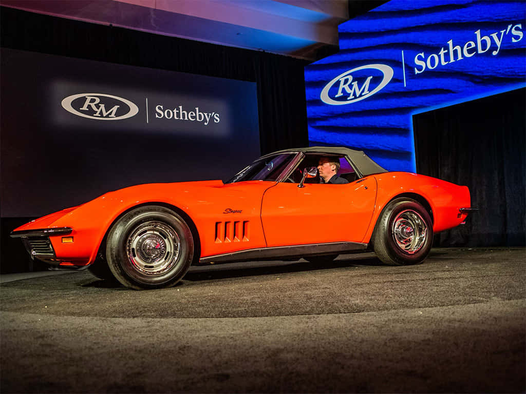 Classic Corvette Orange Auction Stage Wallpaper