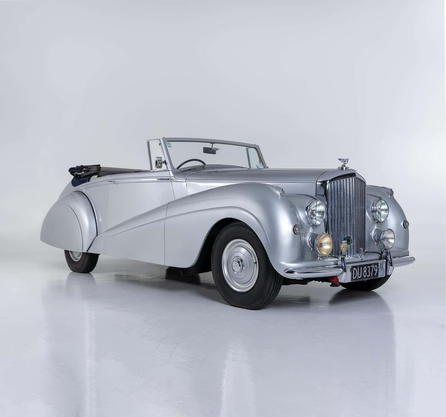 Classic Elegance - Bentley Mark Vi Wallpaper