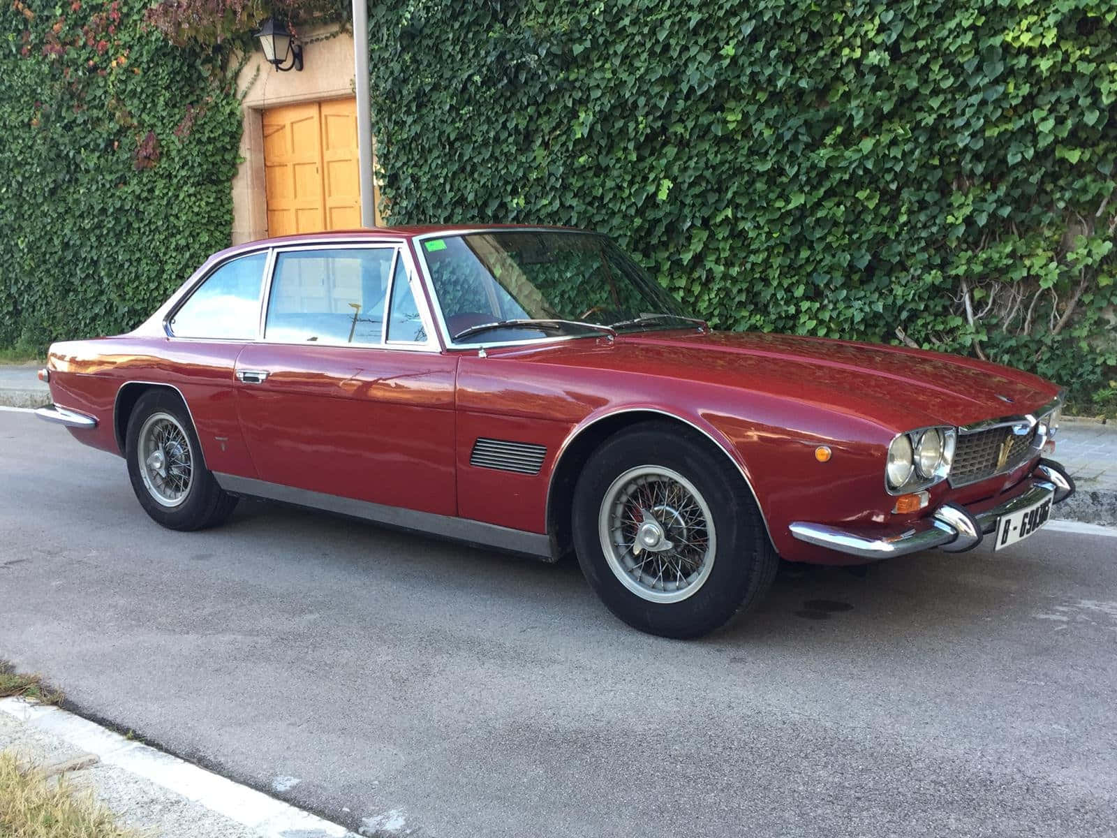 Classic Maserati Mexico Red Side View Wallpaper