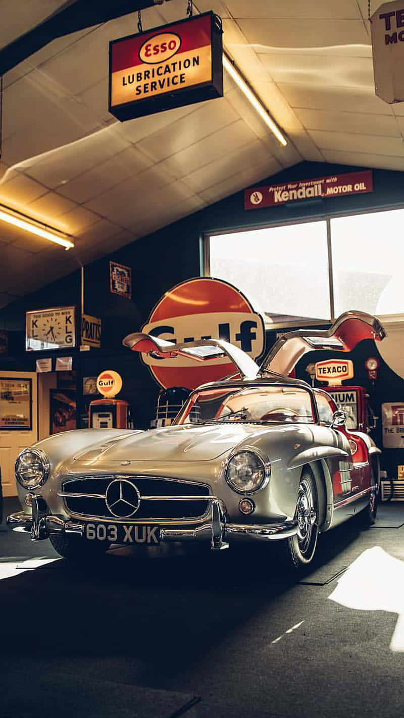 Classic Mercedes Ready To Cruise Wallpaper