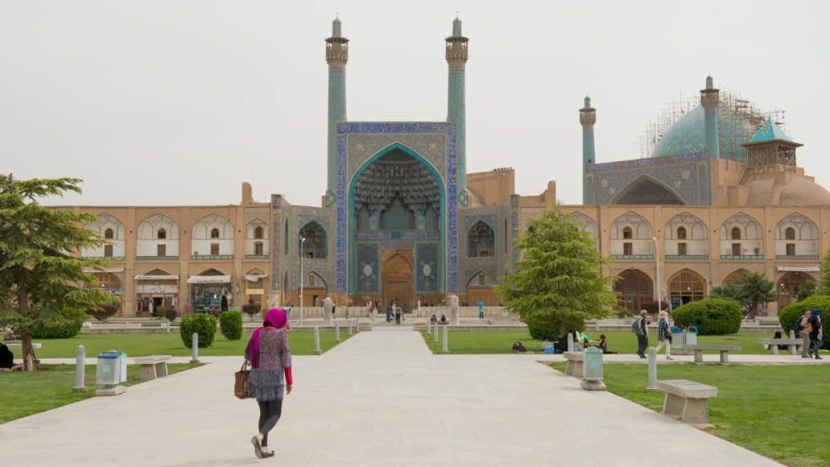 Clean Surroundings In Shah Mosque Wallpaper