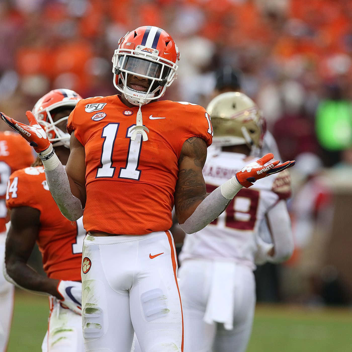 Clemson Linebacker Isaiah Simmons Game Day Wallpaper