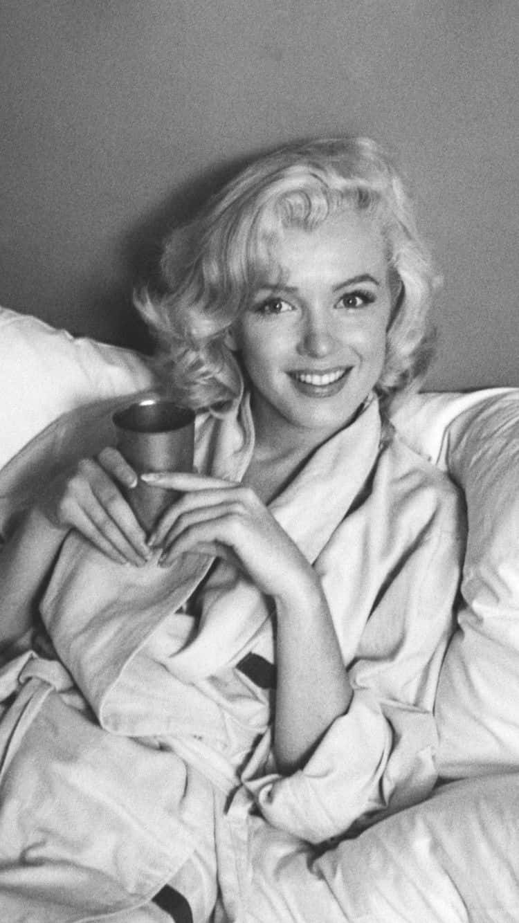 Close Up Portrait Of Marilyn Monroe Wallpaper