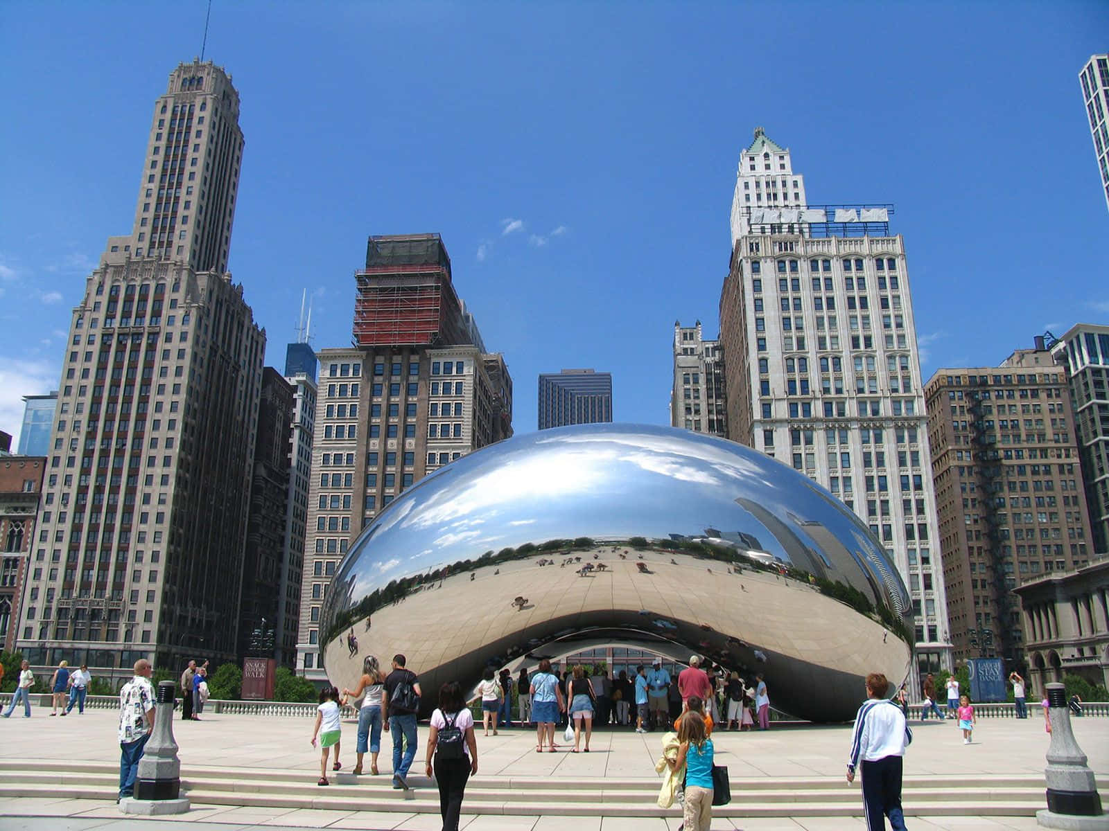 Cloud Gate Surrounded By Tourists Wallpaper