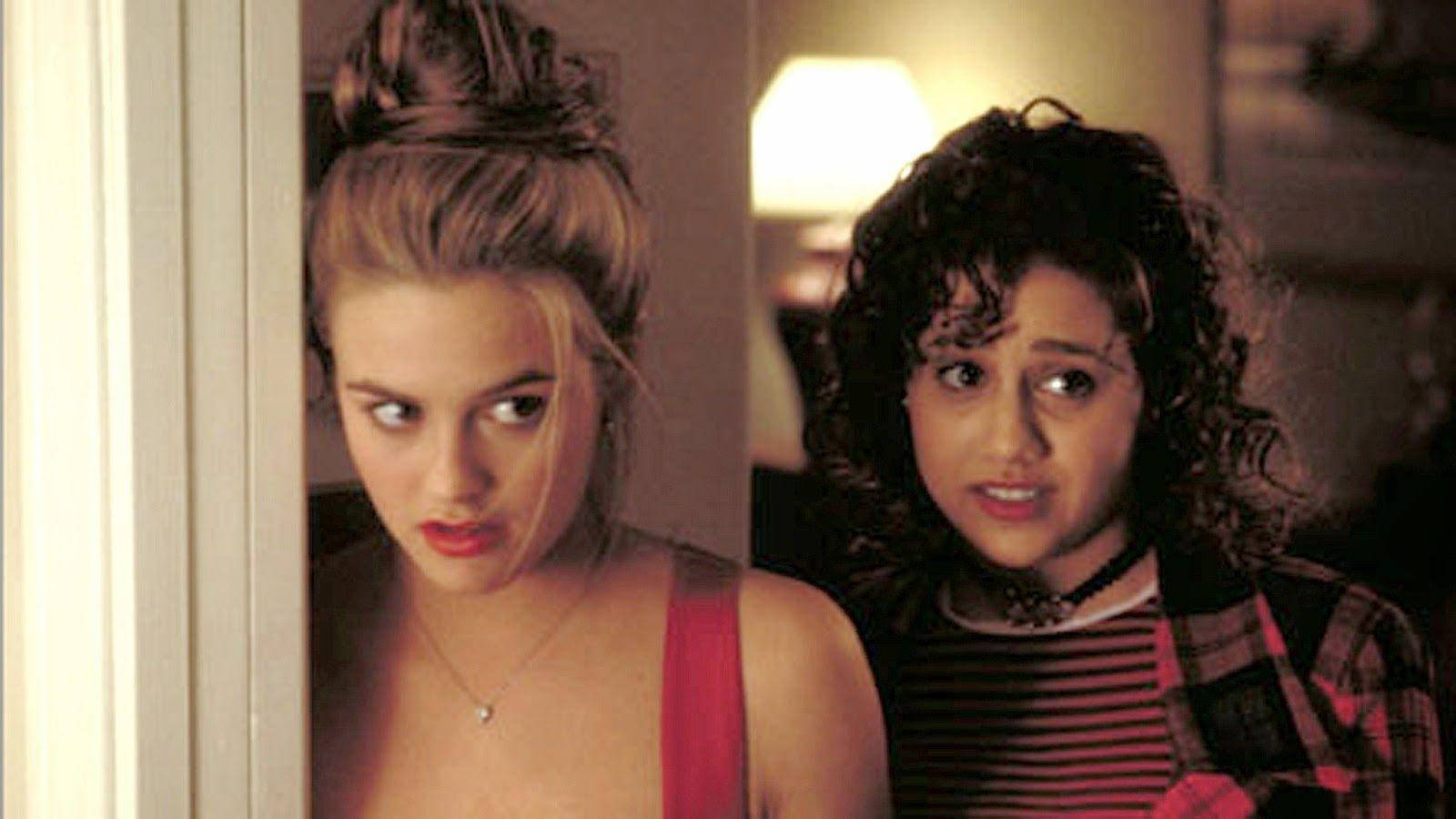 Clueless Girls In Doorway Wallpaper