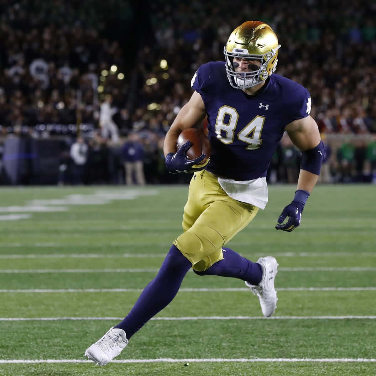 Cole Kmet Notre Dame Football Action Wallpaper