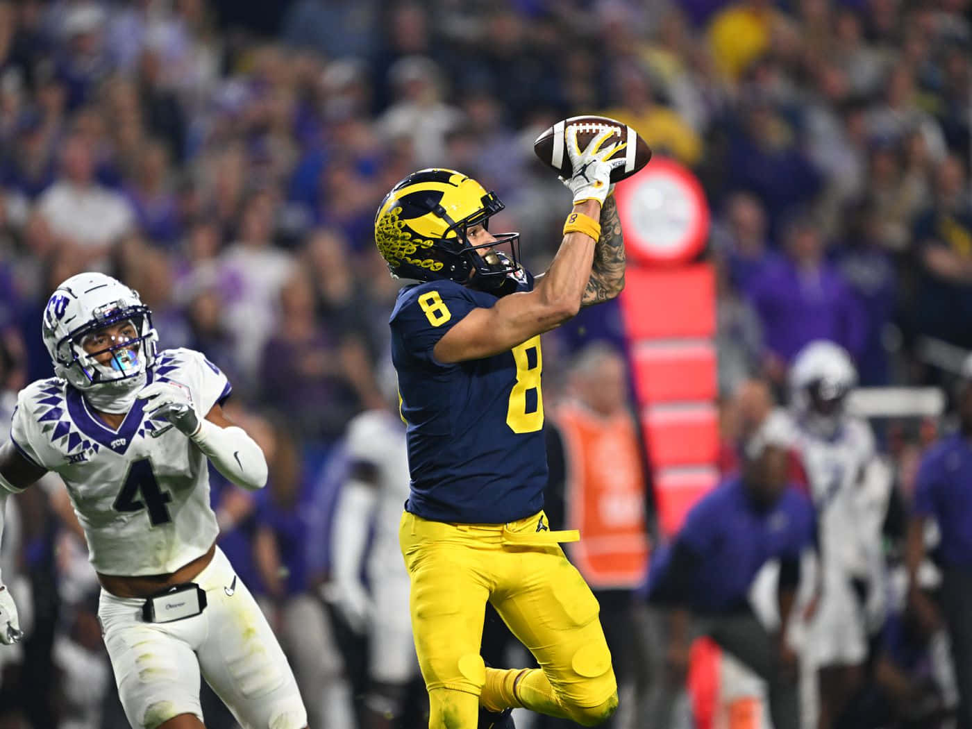 College Football Catch Moment Wallpaper