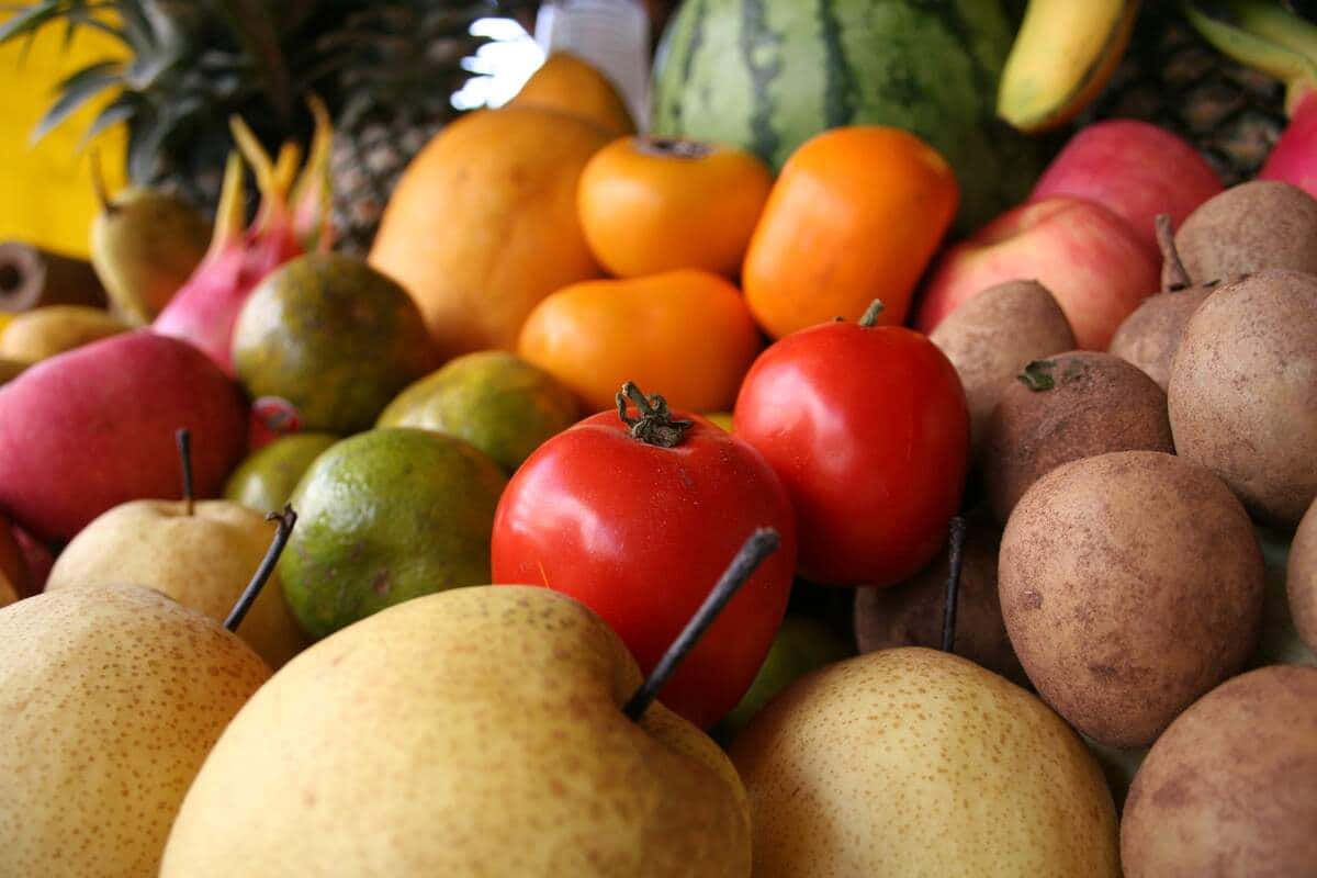 Colorful Assortmentof Fruitsand Vegetables Wallpaper