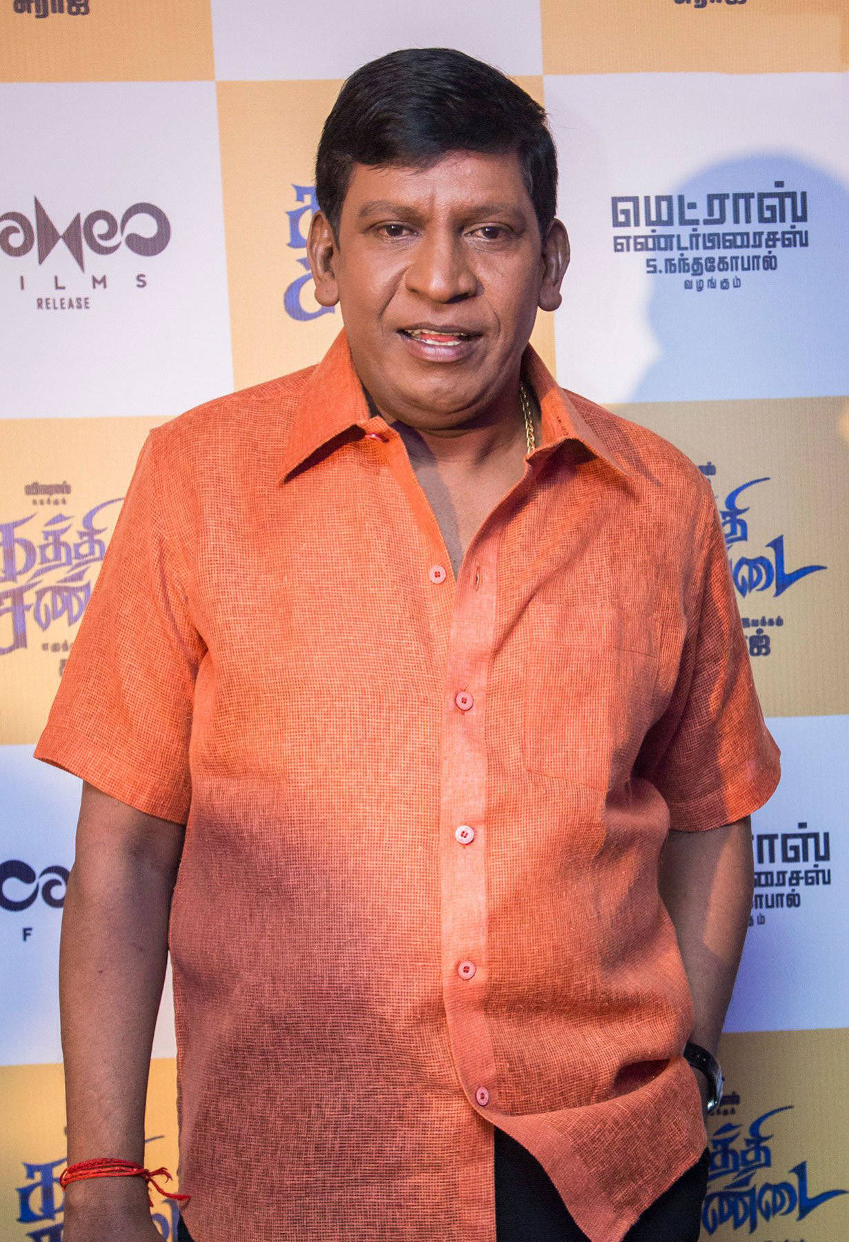 Comedian Vadivelu In Orange Wallpaper