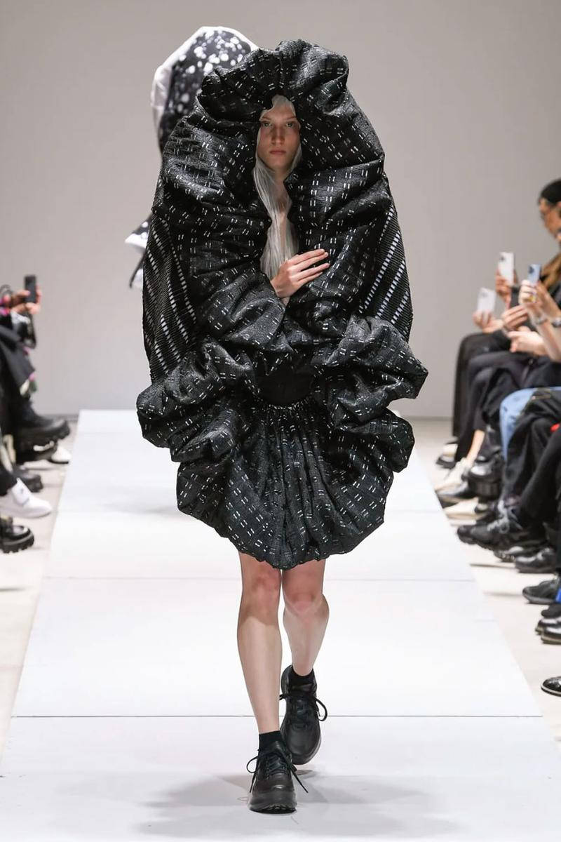 Comme Des Garçons Rtw Spring 2023 Wallpaper