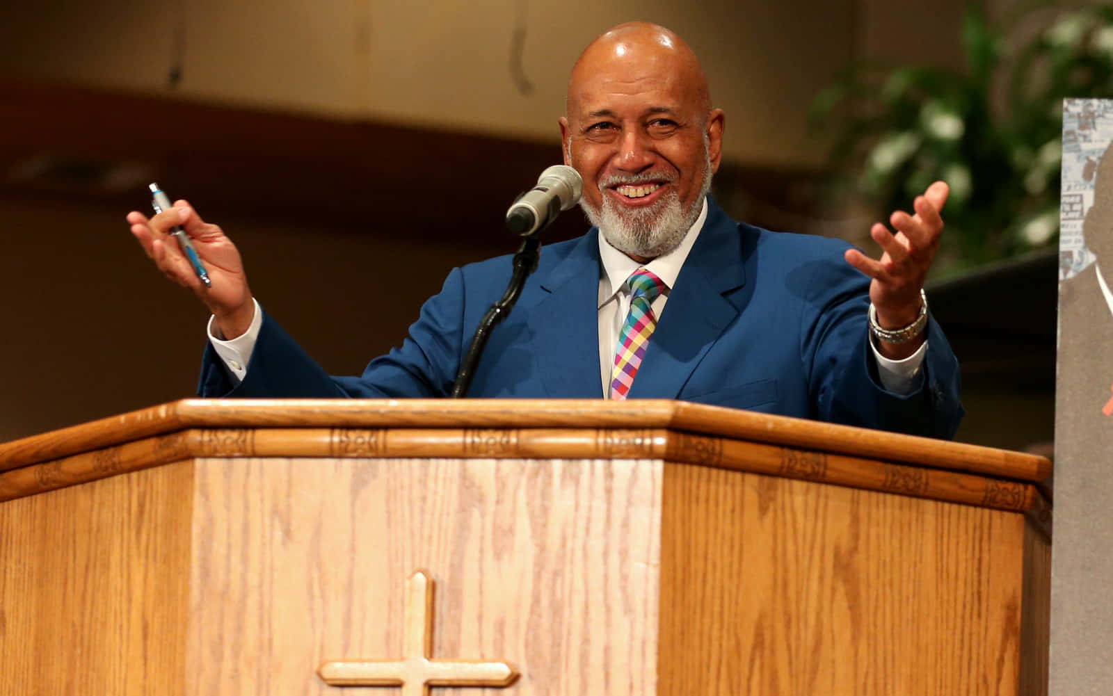 Congressman Alcee Hastings Addressing The Crowd Wallpaper