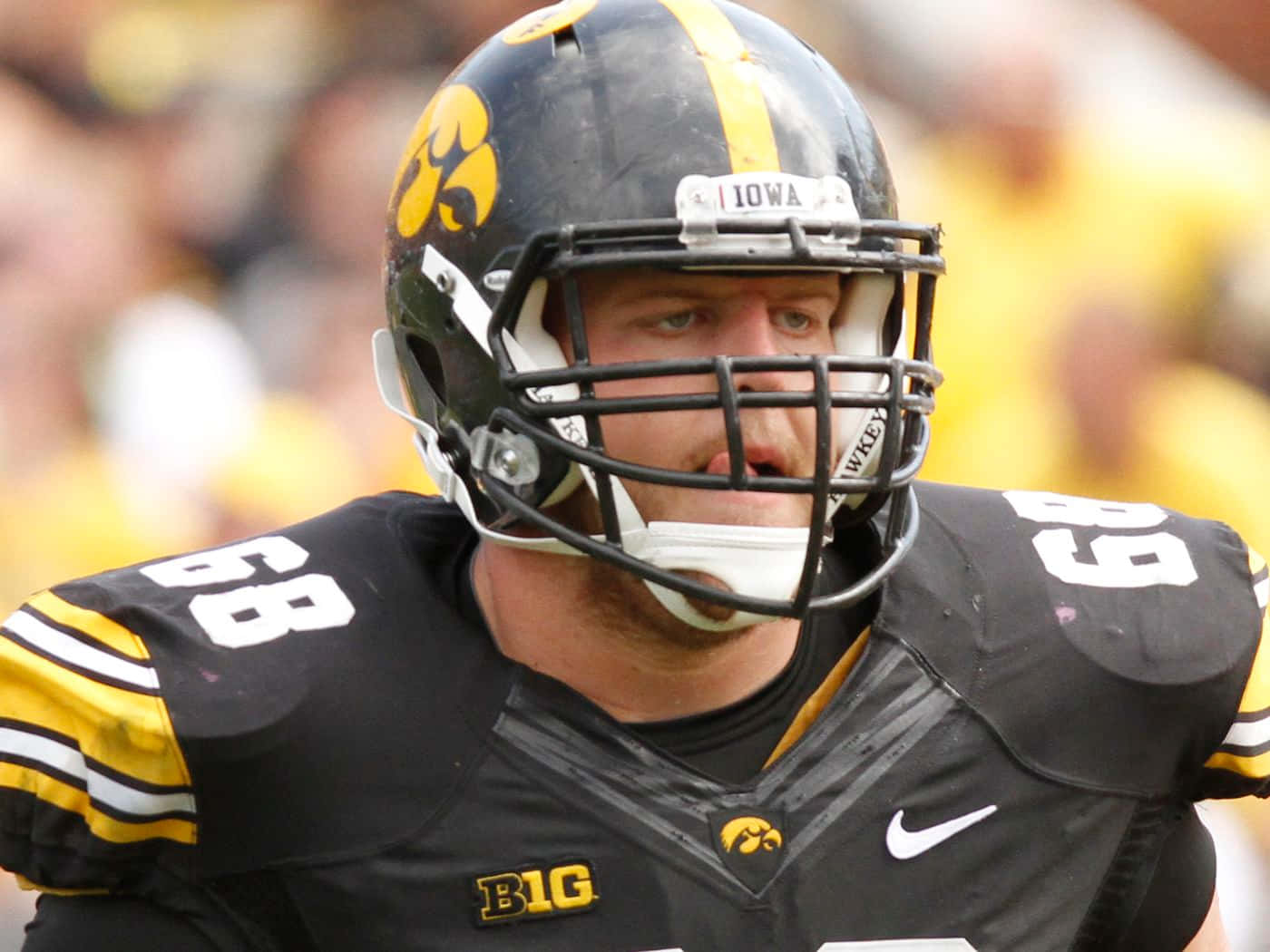 Cool Brandon Scherff In American Football Iowa Hawkeyes Game Wallpaper