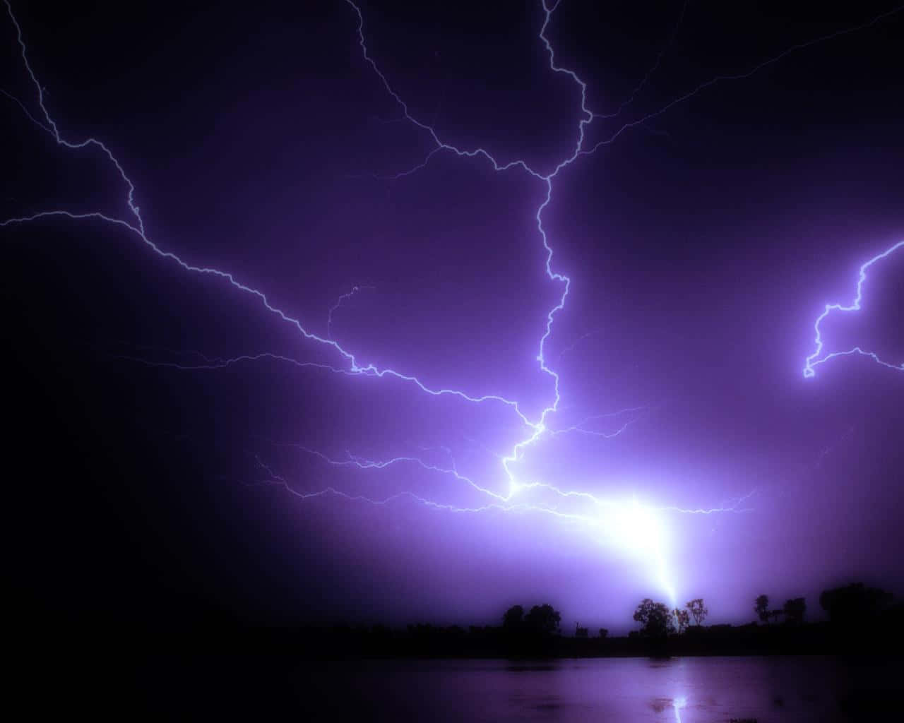 Cool Lightning Strikes Dramatically Wallpaper