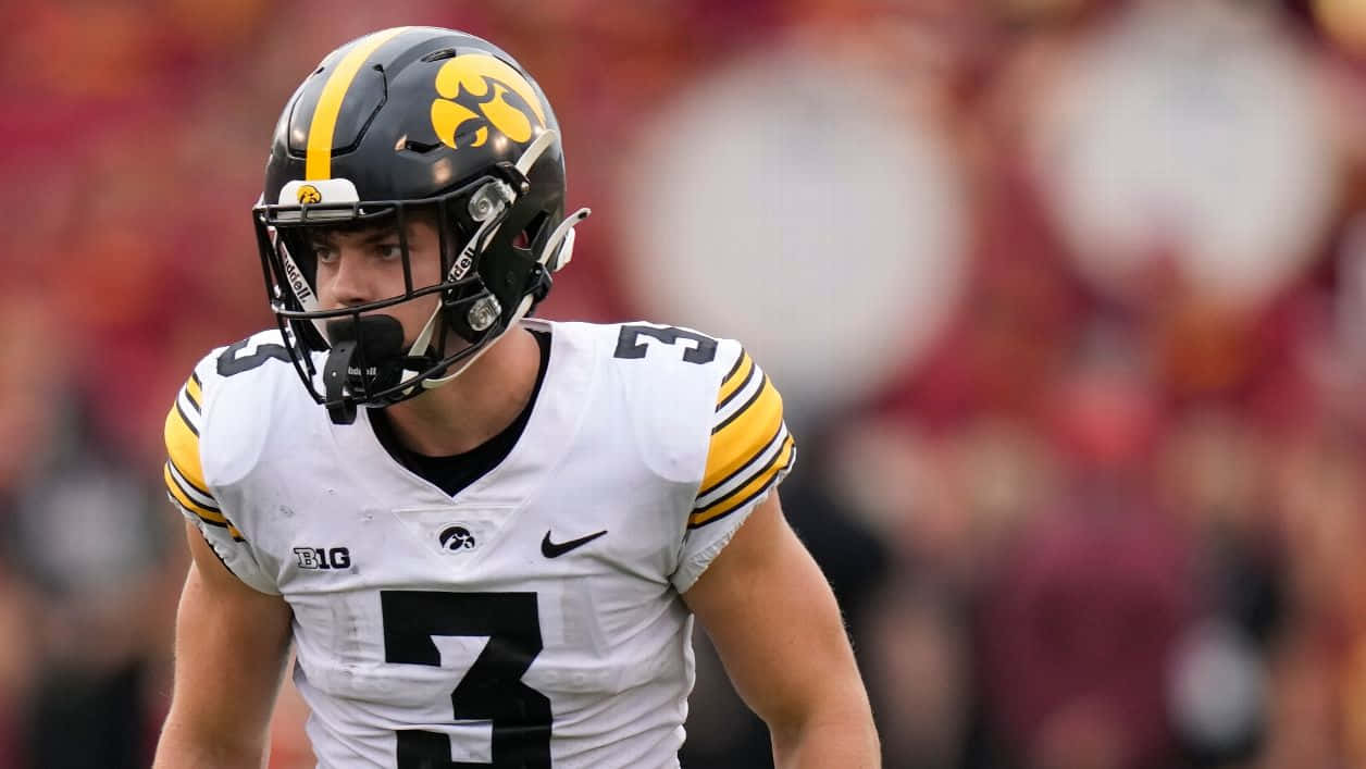 Cooper Dejean Iowa Hawkeyes Football Player Wallpaper