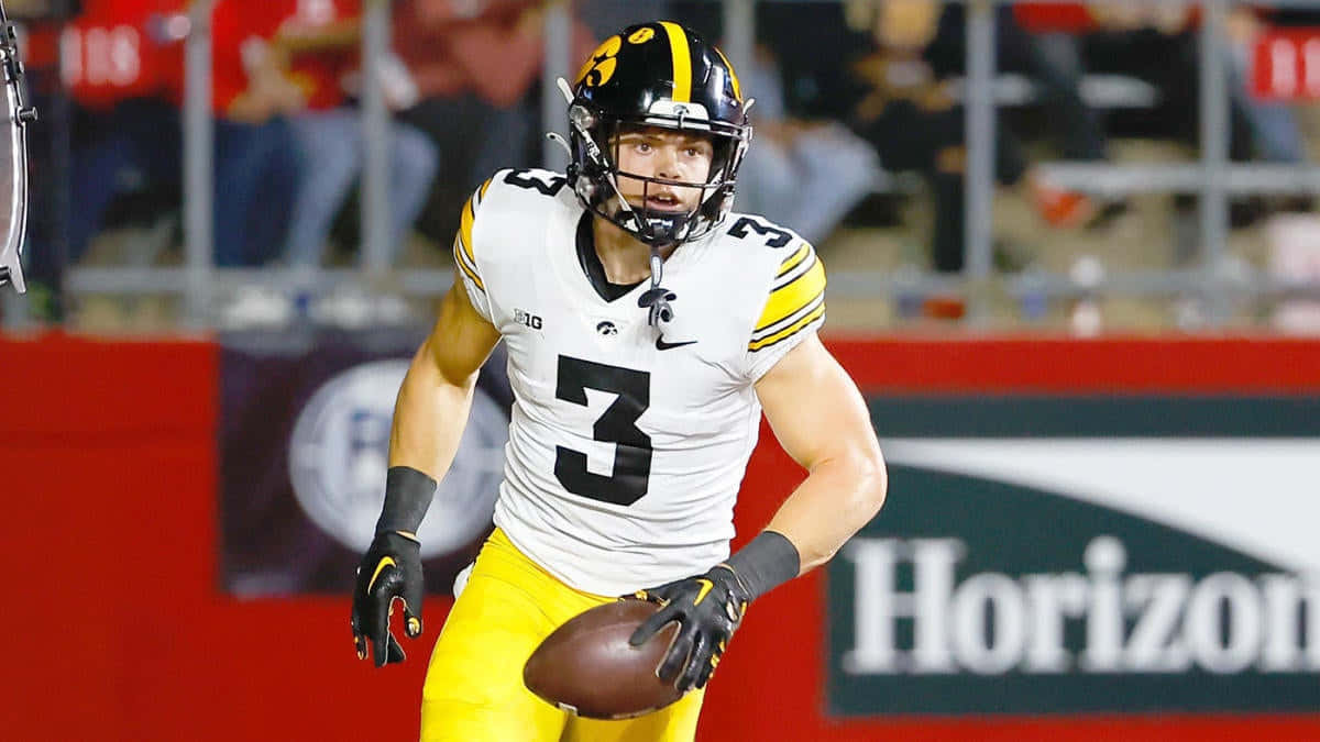 Cooper Dejean Iowa Hawkeyes Football Player Wallpaper