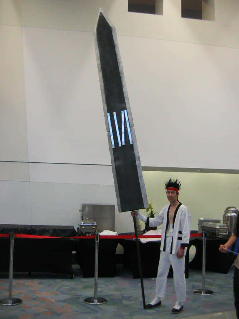 Cosplayer_with_ Giant_ Sword Wallpaper