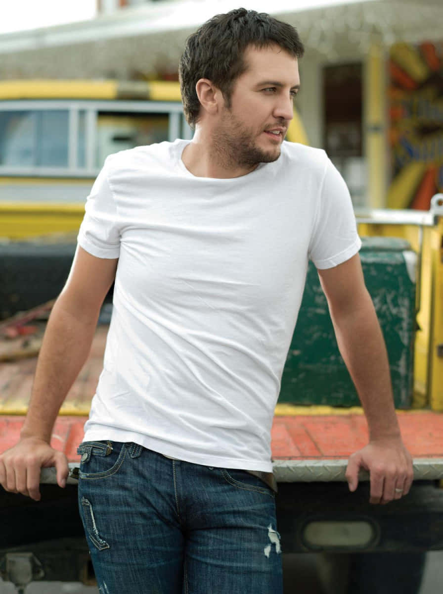 Country Music Legend Luke Bryan Wallpaper