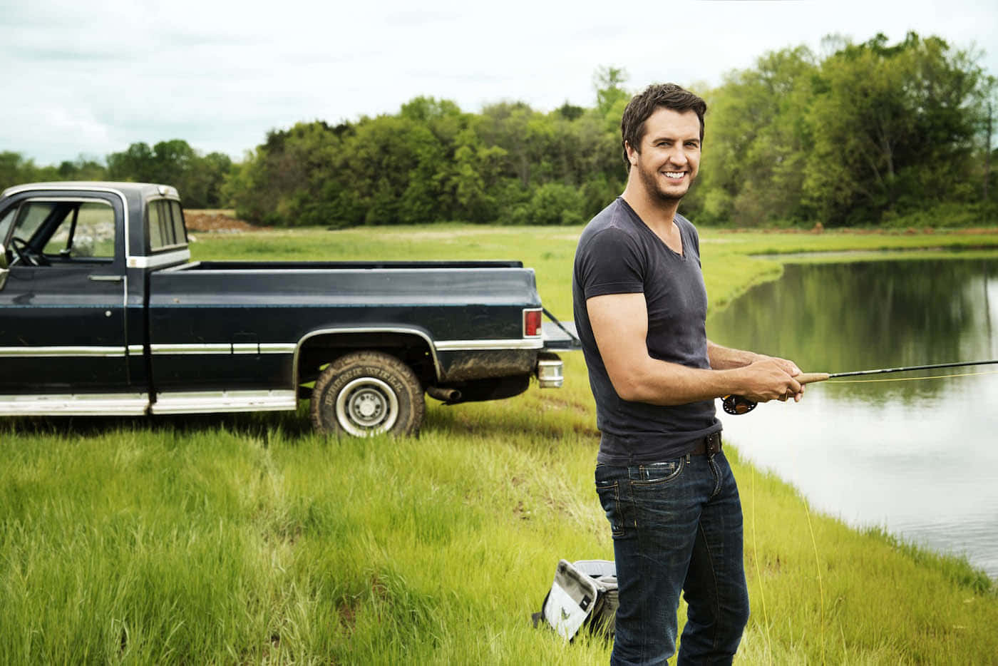 Country Music Star Luke Bryan In Concert Wallpaper